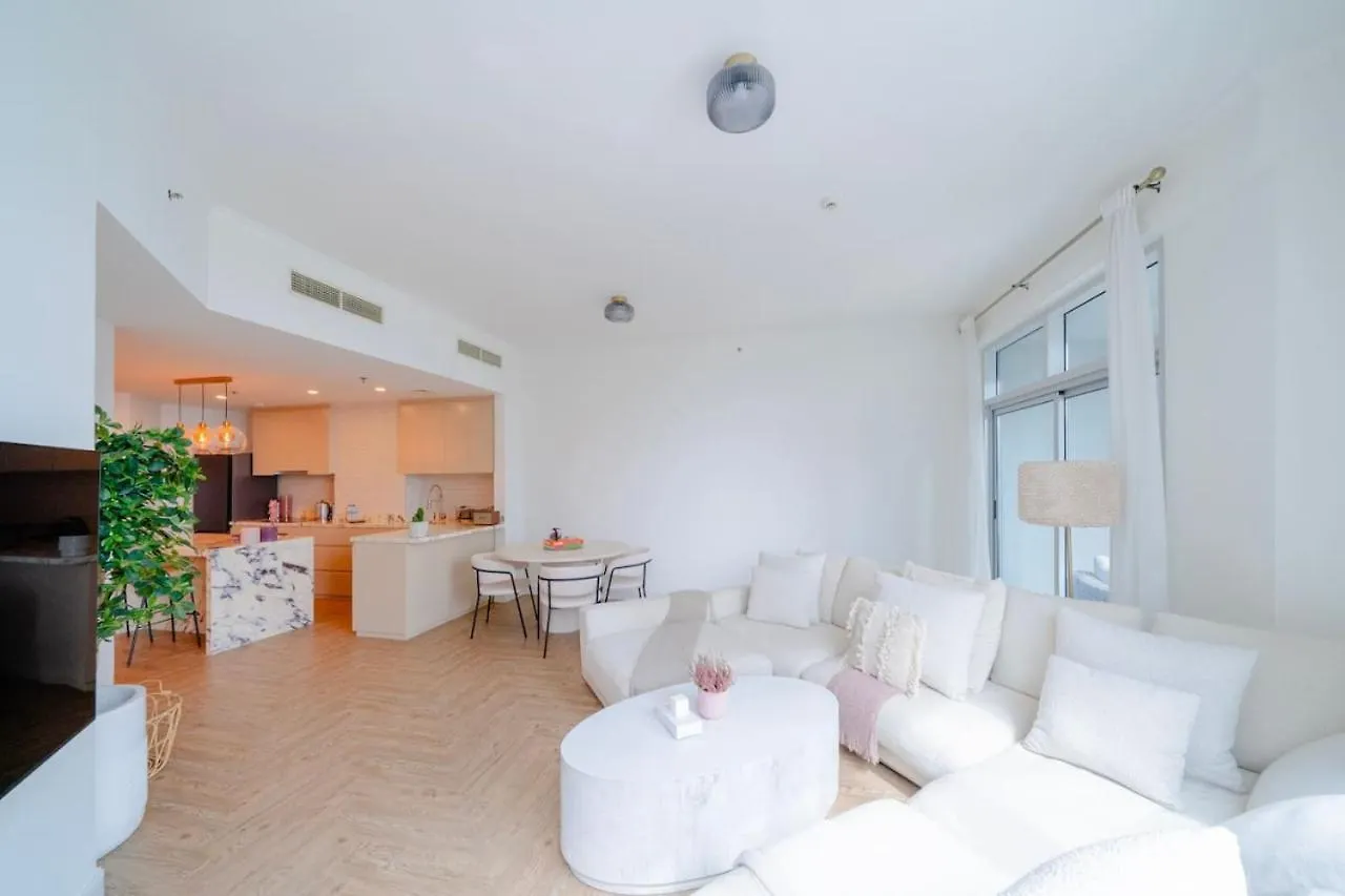 Modern & Bright 1 Bedroom Marina Apartment Dubaj