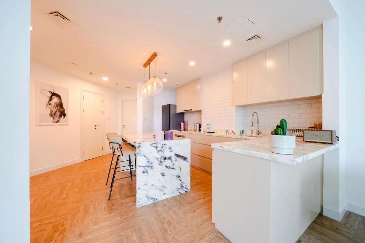 Modern & Bright 1 Bedroom Marina Apartment Dubaj