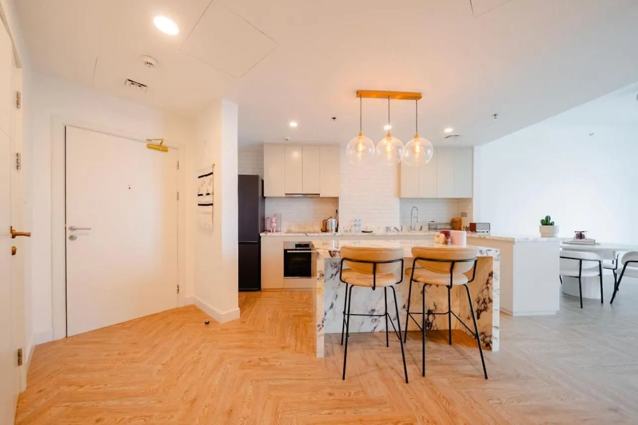Modern & Bright 1 Bedroom Marina Apartment Dubaj